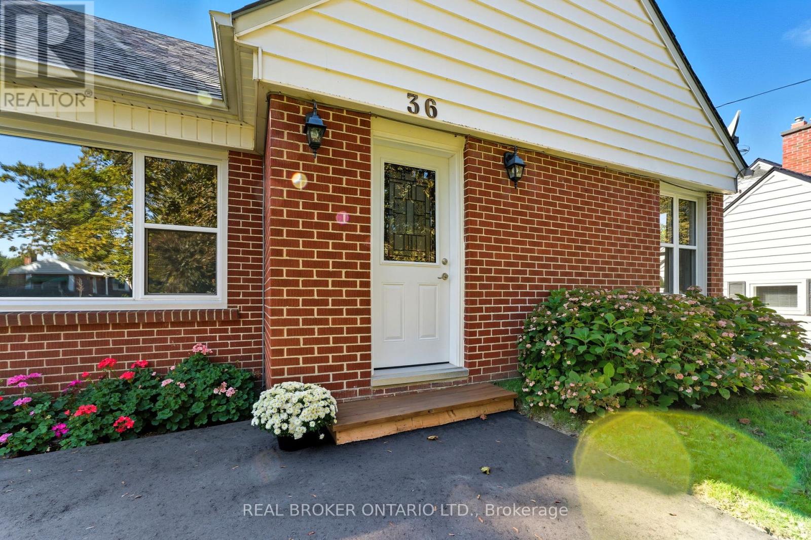 36 Gibson Drive, Norfolk (Simcoe), Ontario  N3Y 3L3 - Photo 4 - X12443094