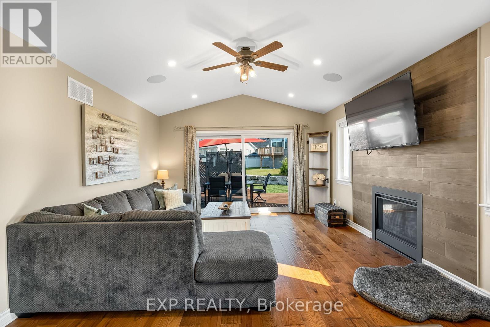 86 Horton Street, Mississippi Mills, Ontario  K0A 1A0 - Photo 16 - X12443297
