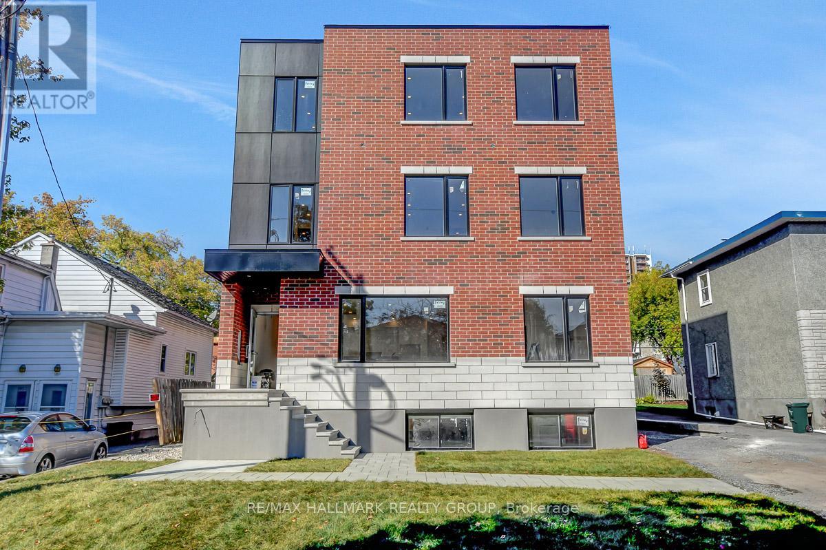 2 - 199 Columbus Avenue, Ottawa, Ontario  K1K 1P7 - Photo 1 - X12443326
