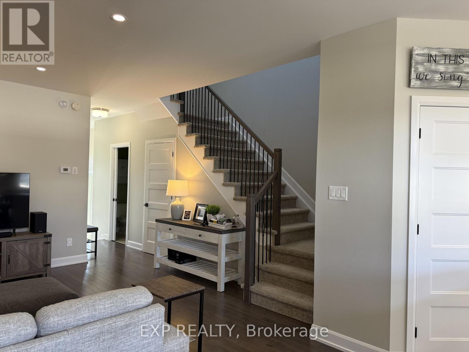2014 Berne Street, Russell, Ontario  K0A 1W0 - Photo 2 - X12443348