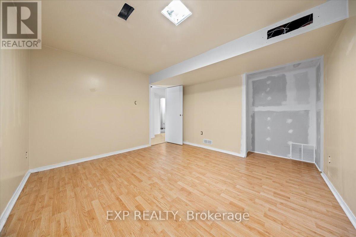 18 Ivylea Street, Ottawa, Ontario  K2G 4X5 - Photo 30 - X12443374