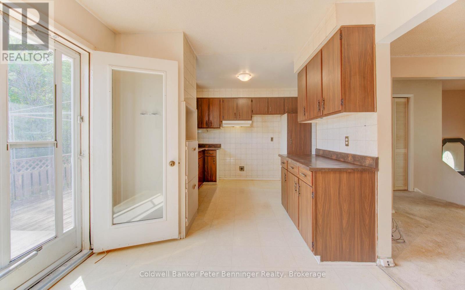 539 Pioneer Drive, Kitchener, Ontario  N2P 1P3 - Photo 12 - X12443355