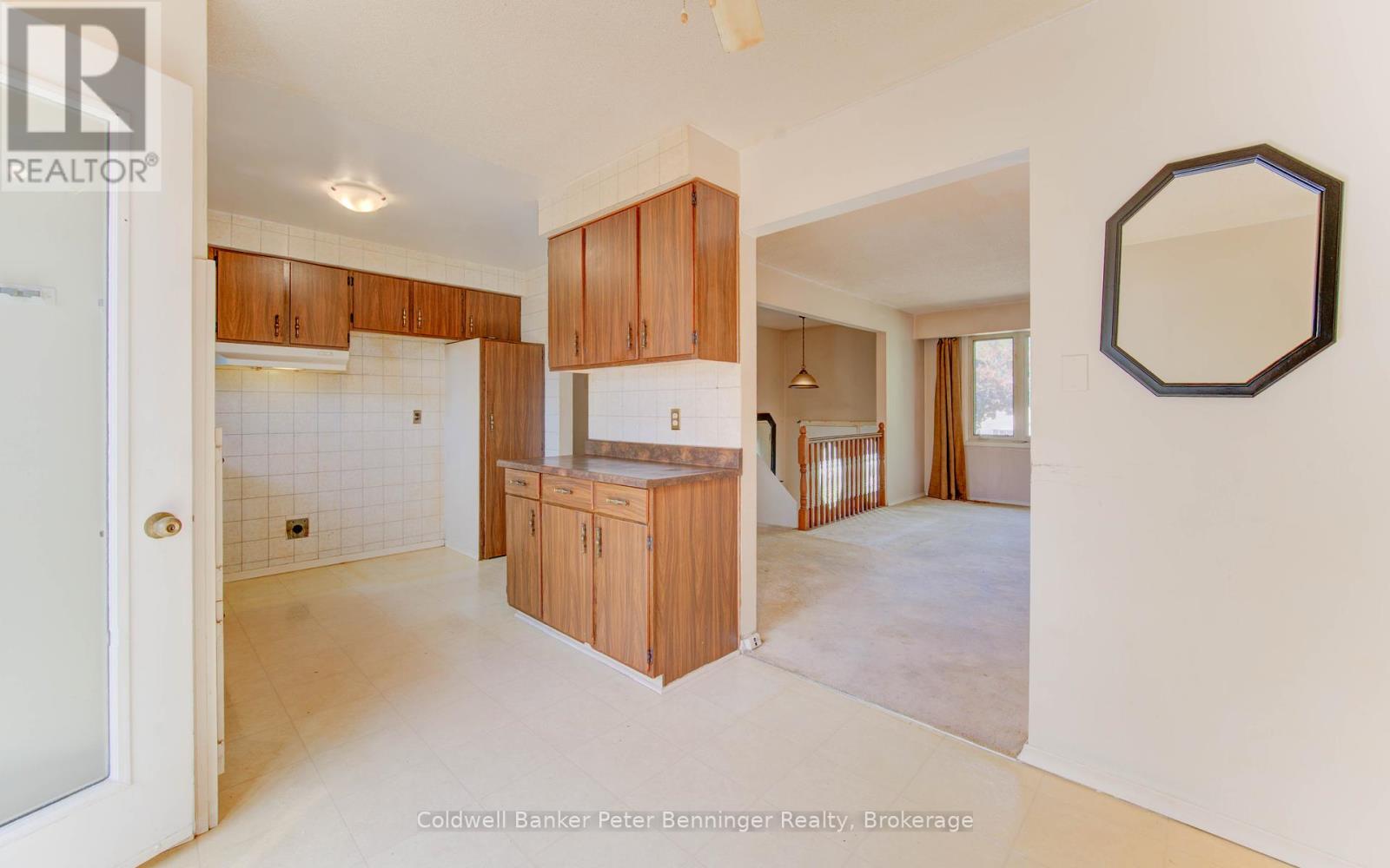 539 Pioneer Drive, Kitchener, Ontario  N2P 1P3 - Photo 13 - X12443355