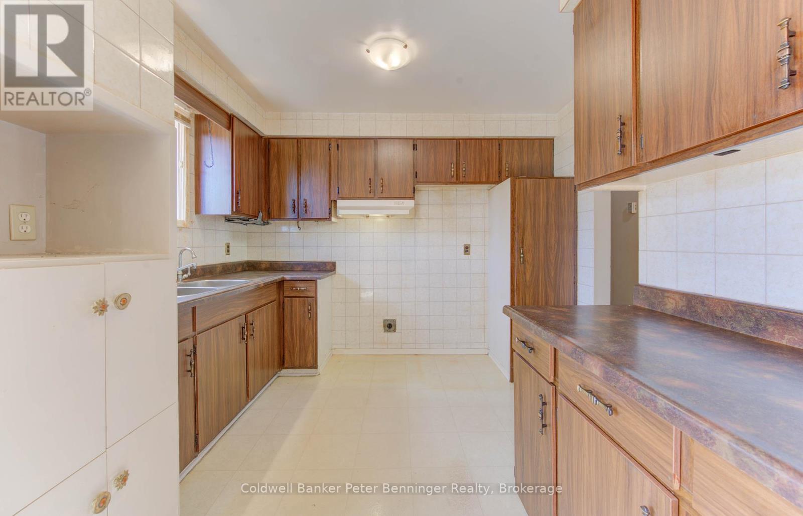 539 Pioneer Drive, Kitchener, Ontario  N2P 1P3 - Photo 14 - X12443355