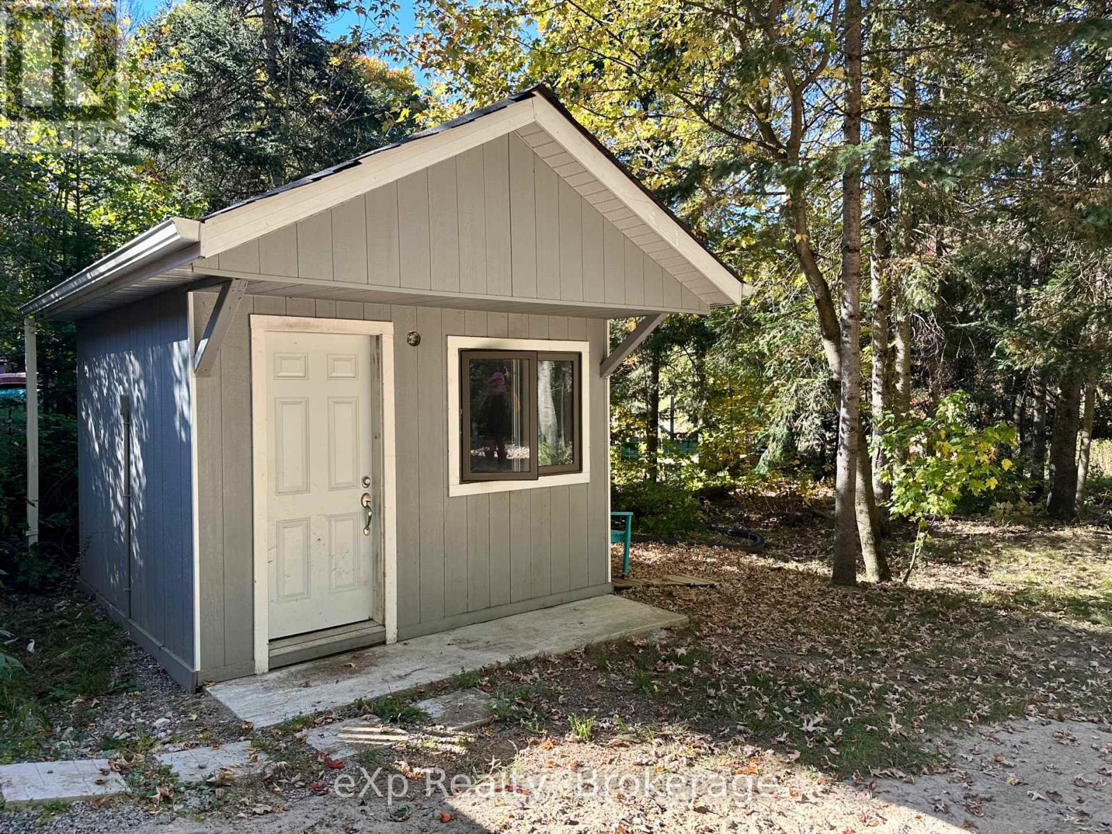 61 Robert Road W, Huntsville, Ontario  P1H 1L4 - Photo 23 - X12443364