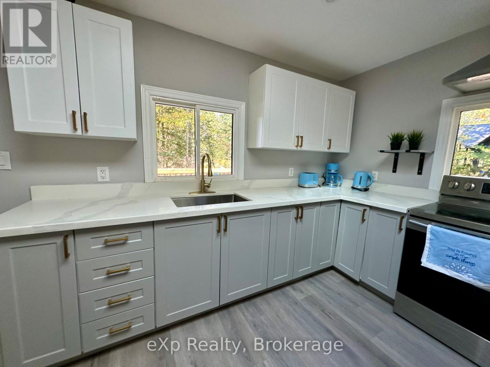 61 Robert Road W, Huntsville, Ontario  P1H 1L4 - Photo 9 - X12443364