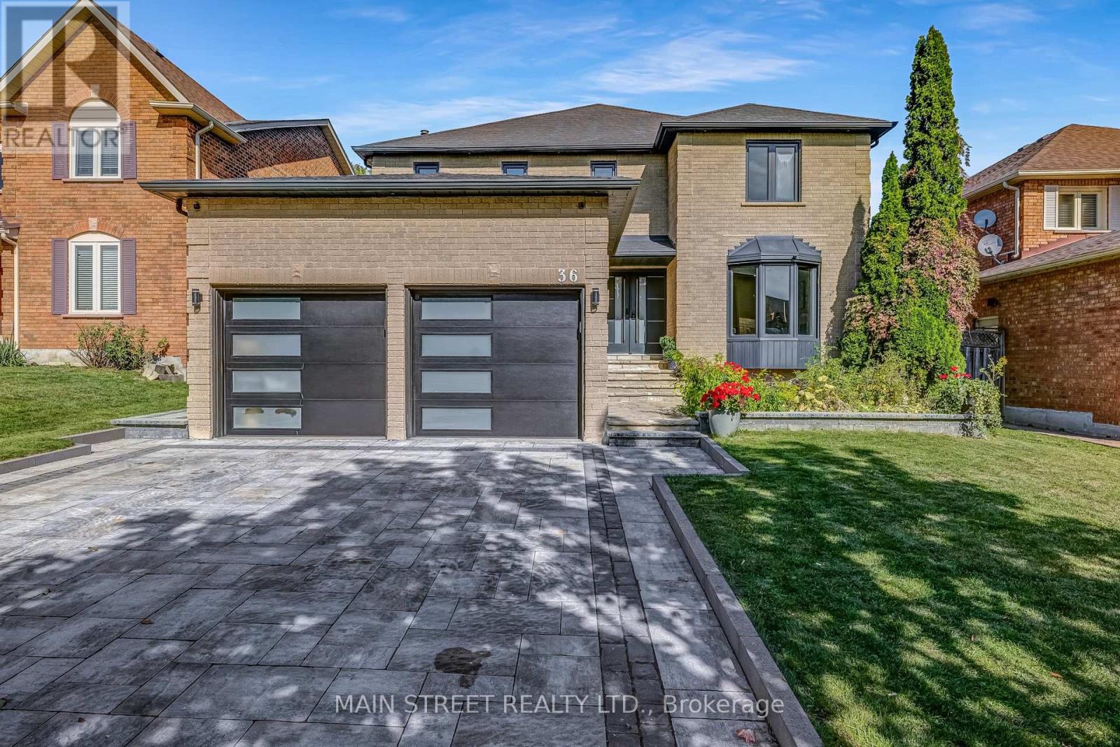 36 Nelson Circle, Newmarket (Armitage), Ontario  L3X 1R2 - Photo 1 - N12443126