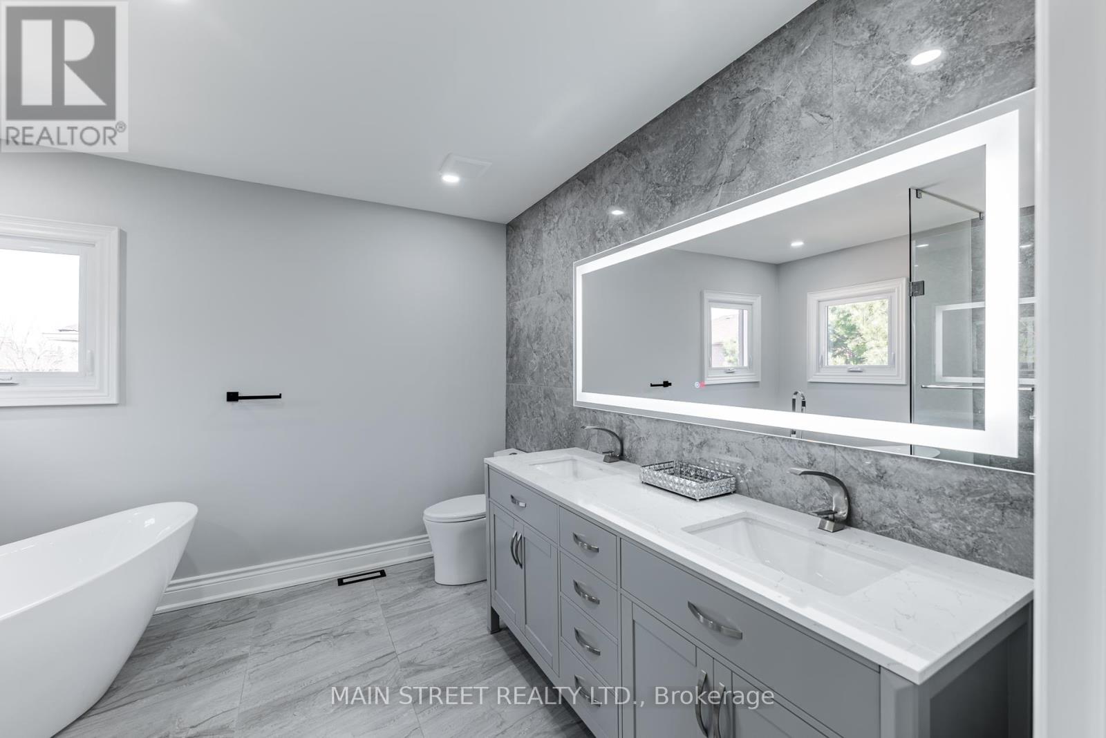 36 Nelson Circle, Newmarket (Armitage), Ontario  L3X 1R2 - Photo 24 - N12443126