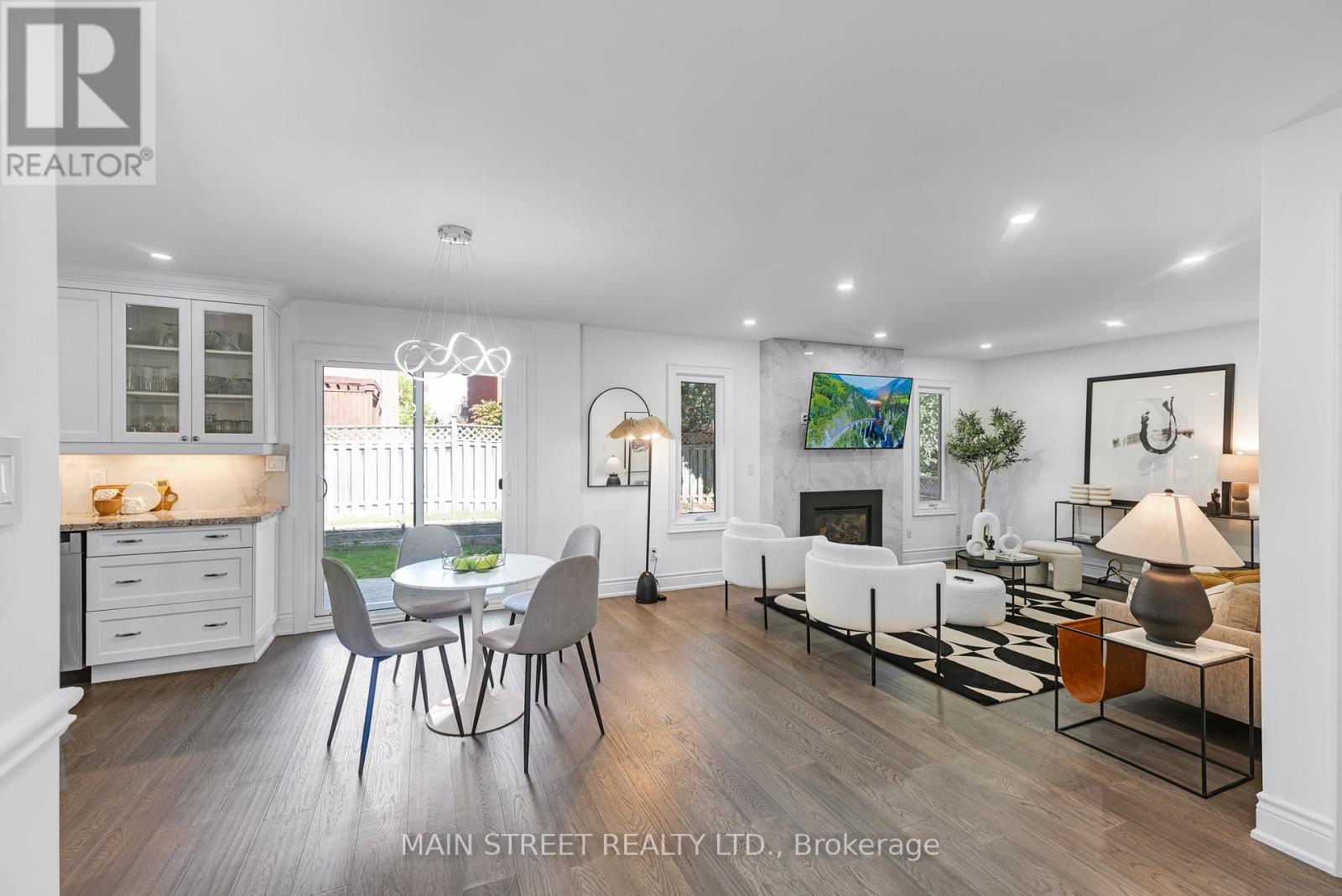 36 Nelson Circle, Newmarket (Armitage), Ontario  L3X 1R2 - Photo 6 - N12443126