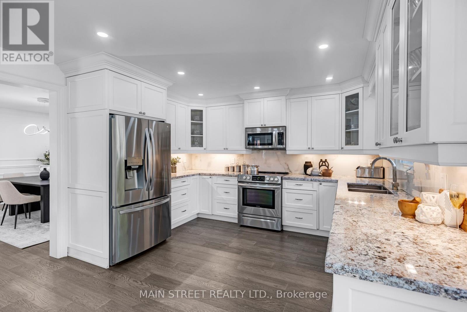 36 Nelson Circle, Newmarket (Armitage), Ontario  L3X 1R2 - Photo 7 - N12443126