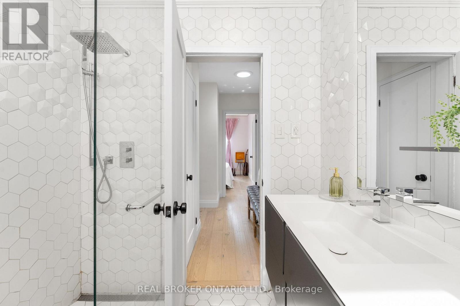 240 Rosemar Gardens, Richmond Hill (Mill Pond), Ontario  L4C 3Z9 - Photo 19 - N12443134