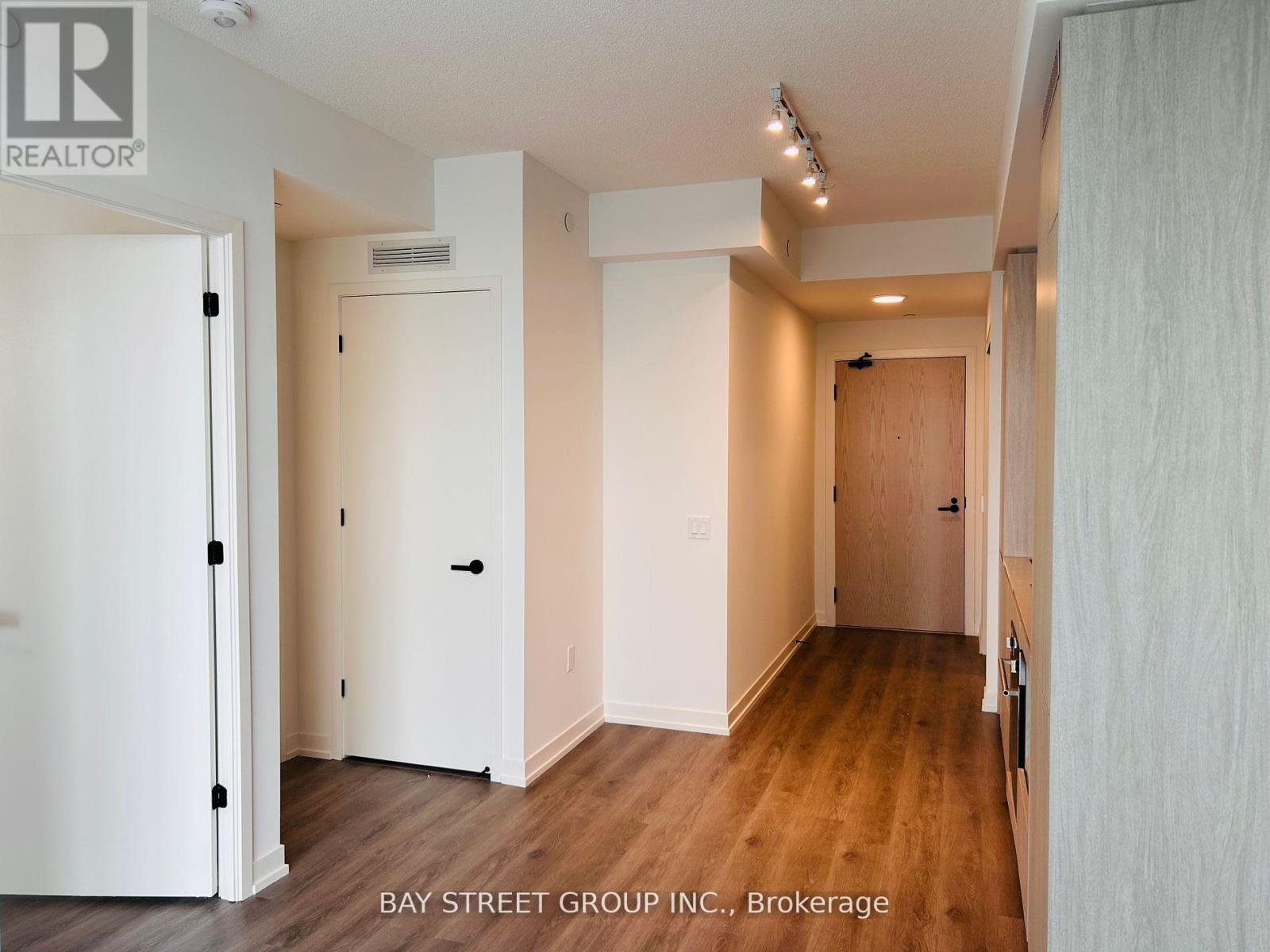 1516 - 28 Interchange Way, Vaughan, Ontario  L4K 0P8 - Photo 2 - N12443141