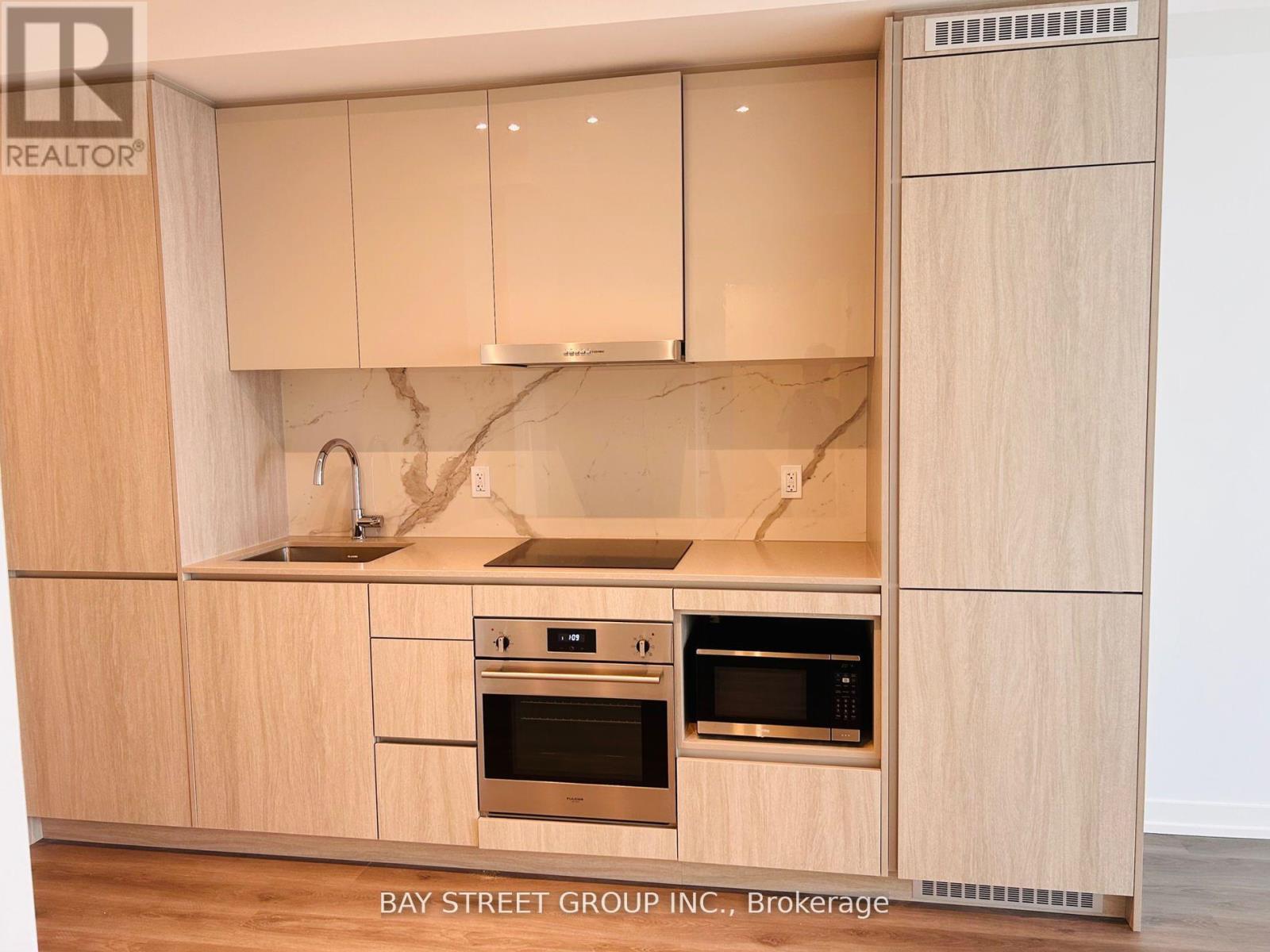 1516 - 28 Interchange Way, Vaughan, Ontario  L4K 0P8 - Photo 4 - N12443141