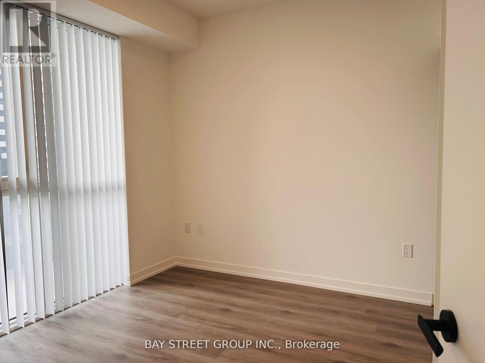 1516 - 28 Interchange Way, Vaughan, Ontario  L4K 0P8 - Photo 5 - N12443141