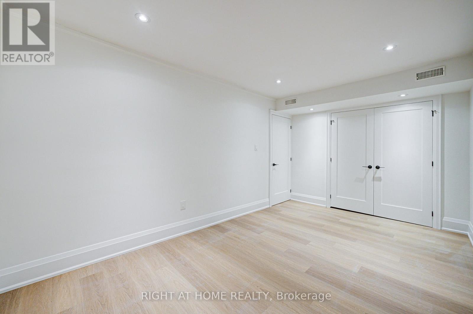 26375 Woodbine Avenue, Georgina (Historic Lakeshore Communities), Ontario  L4P 3E9 - Photo 27 - N12443178