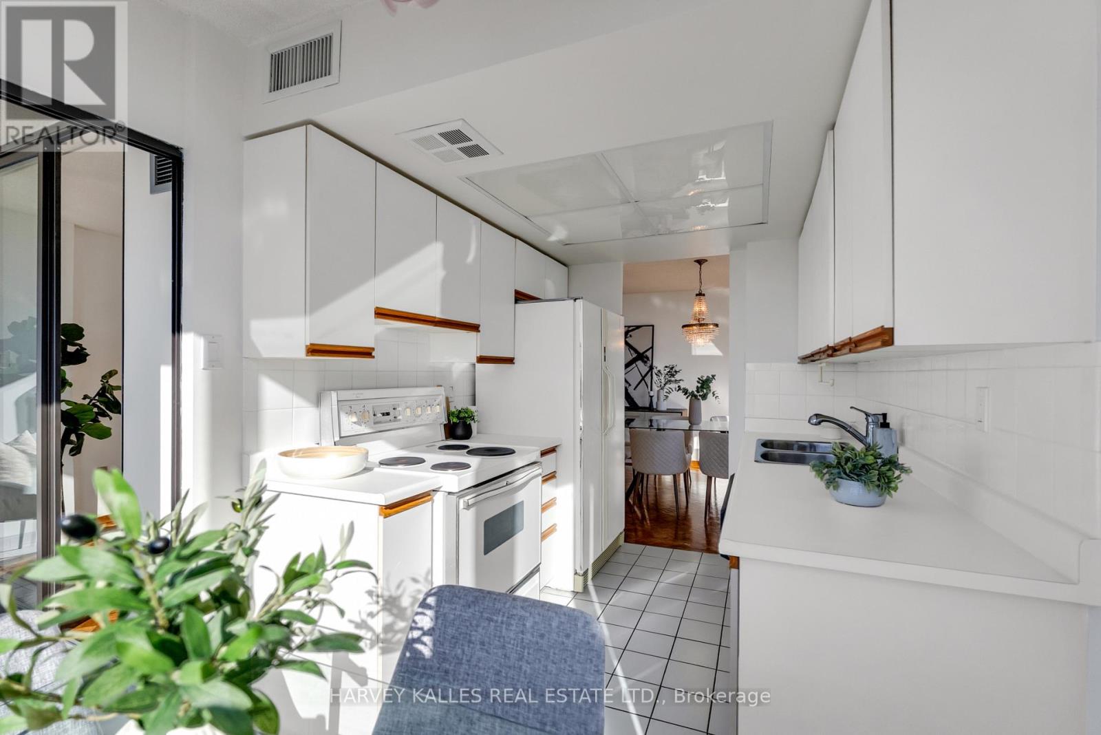 1411 - 7440 Bathurst Street, Vaughan (Brownridge), Ontario  L4J 7K8 - Photo 22 - N12443188