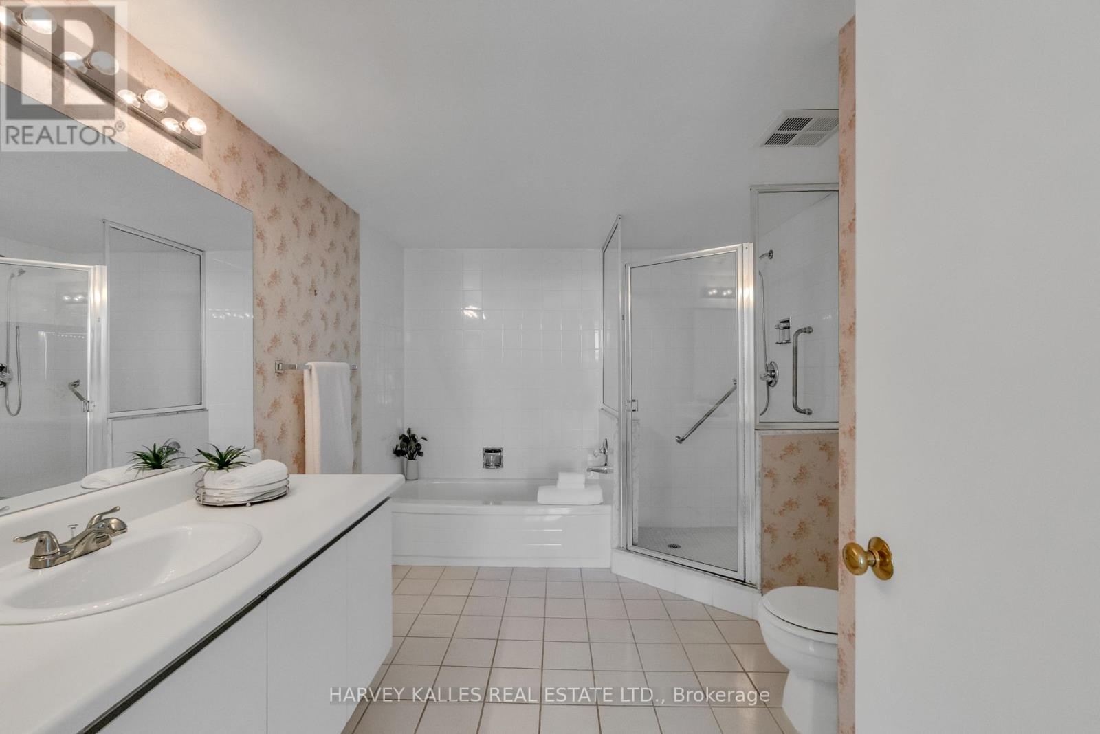 1411 - 7440 Bathurst Street, Vaughan (Brownridge), Ontario  L4J 7K8 - Photo 35 - N12443188