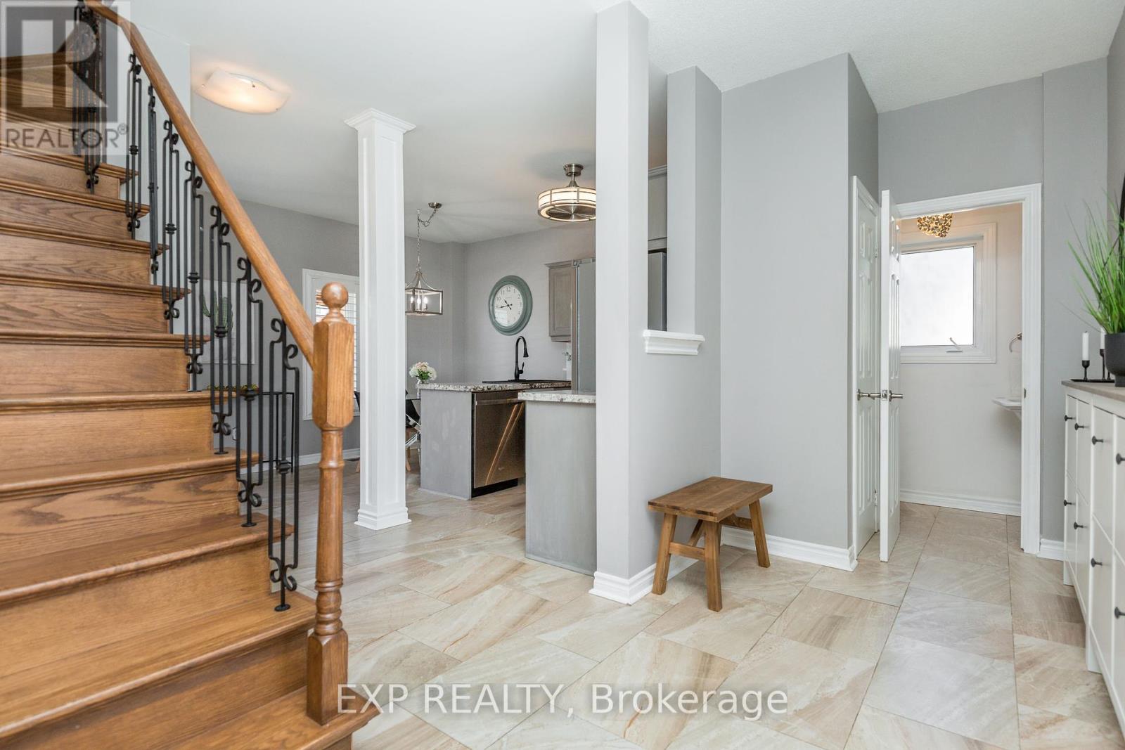 314 Country Lane, Barrie (Painswick South), Ontario  L4N 5Z6 - Photo 5 - S12443166