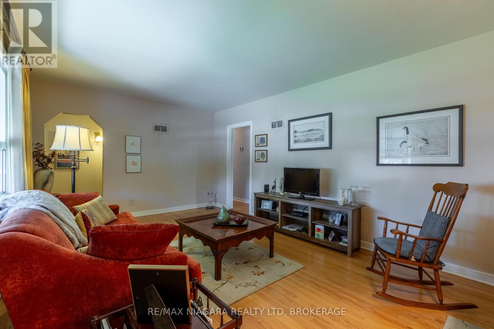 68 Connaught Avenue, Welland (Prince Charles), Ontario  L3C 1G5 - Photo 10 - X12443254