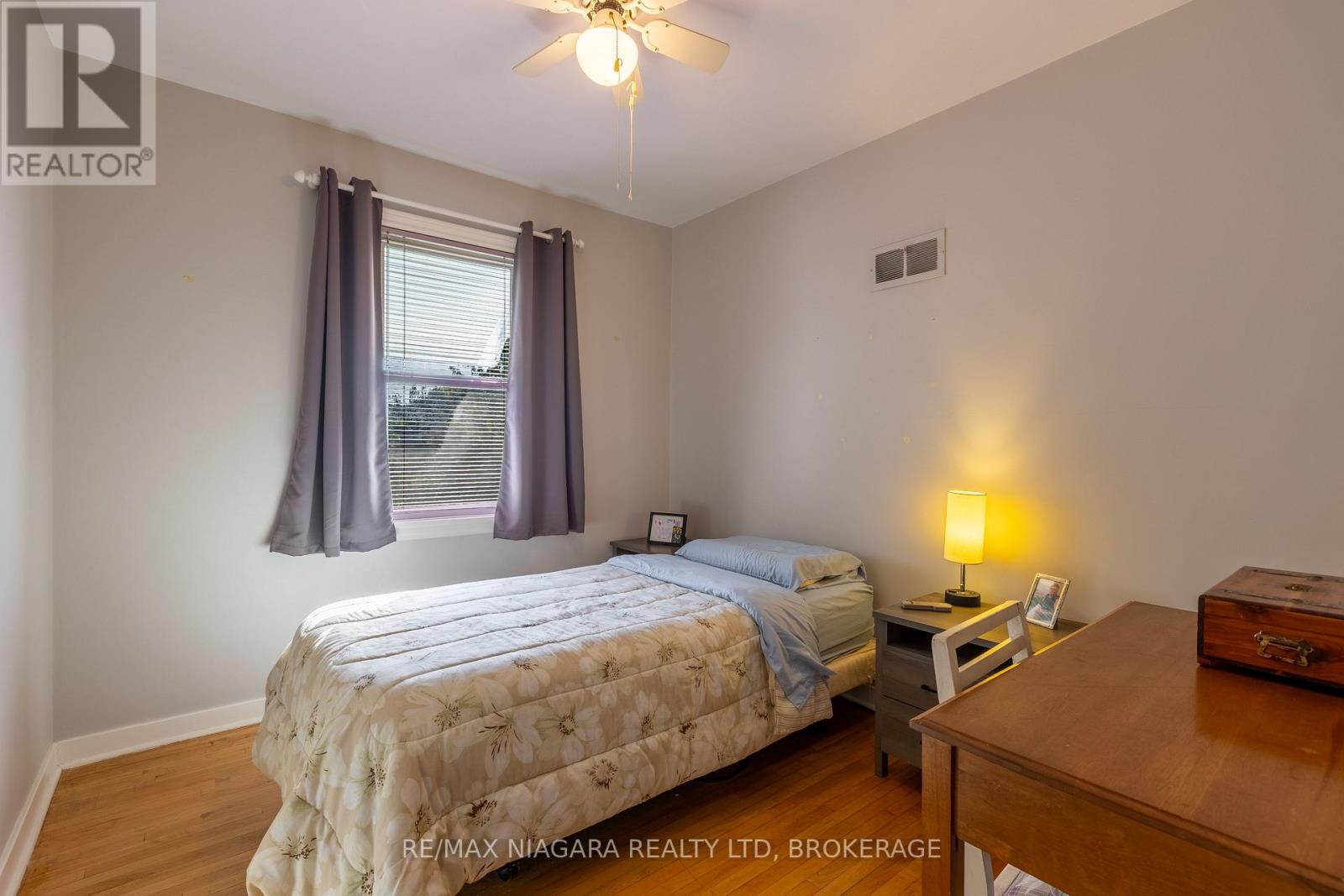 68 Connaught Avenue, Welland (Prince Charles), Ontario  L3C 1G5 - Photo 14 - X12443254