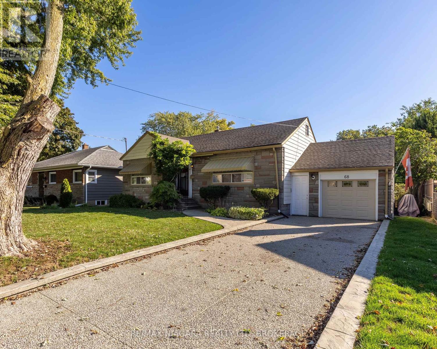 68 Connaught Avenue, Welland (Prince Charles), Ontario  L3C 1G5 - Photo 2 - X12443254