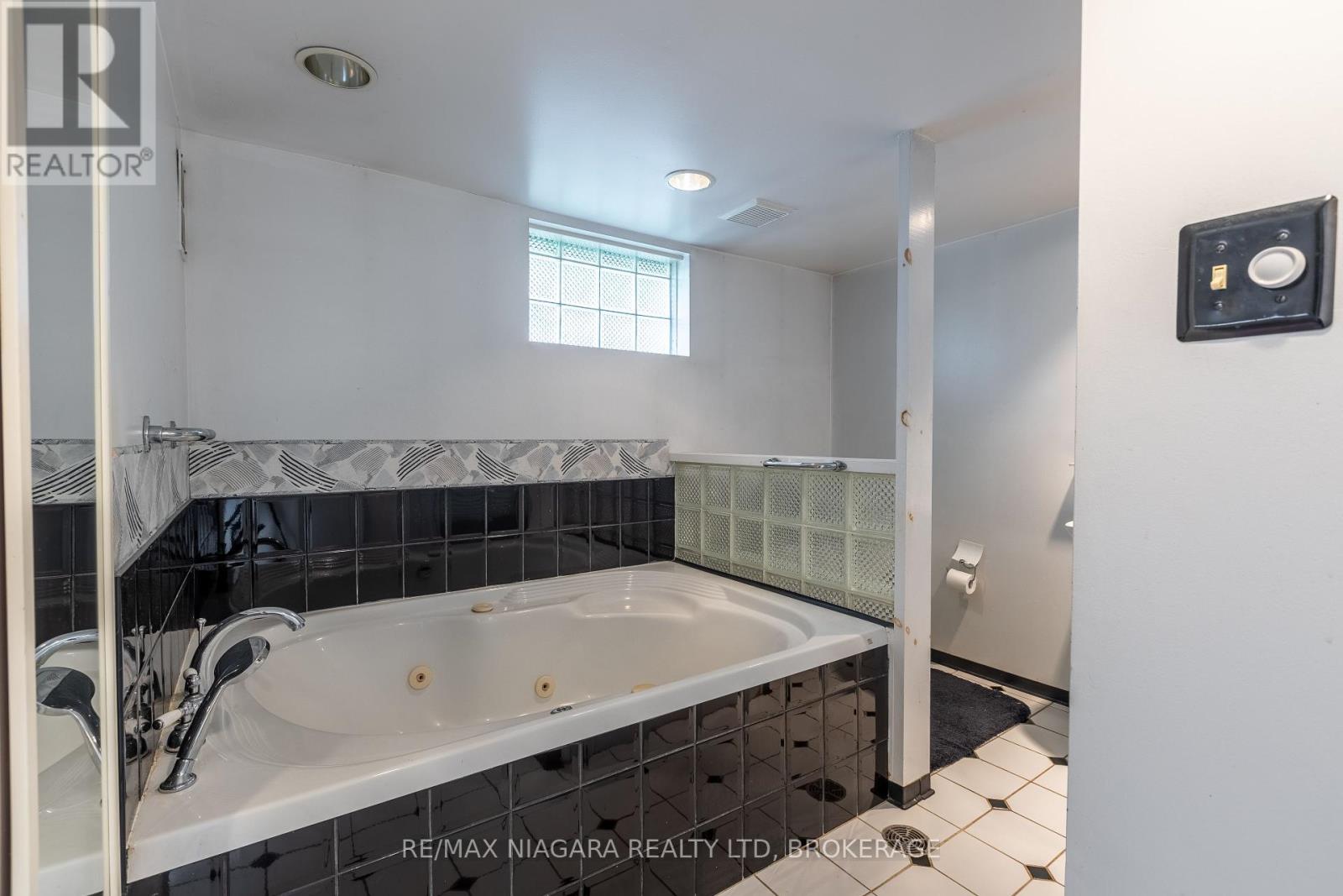 68 Connaught Avenue, Welland (Prince Charles), Ontario  L3C 1G5 - Photo 23 - X12443254