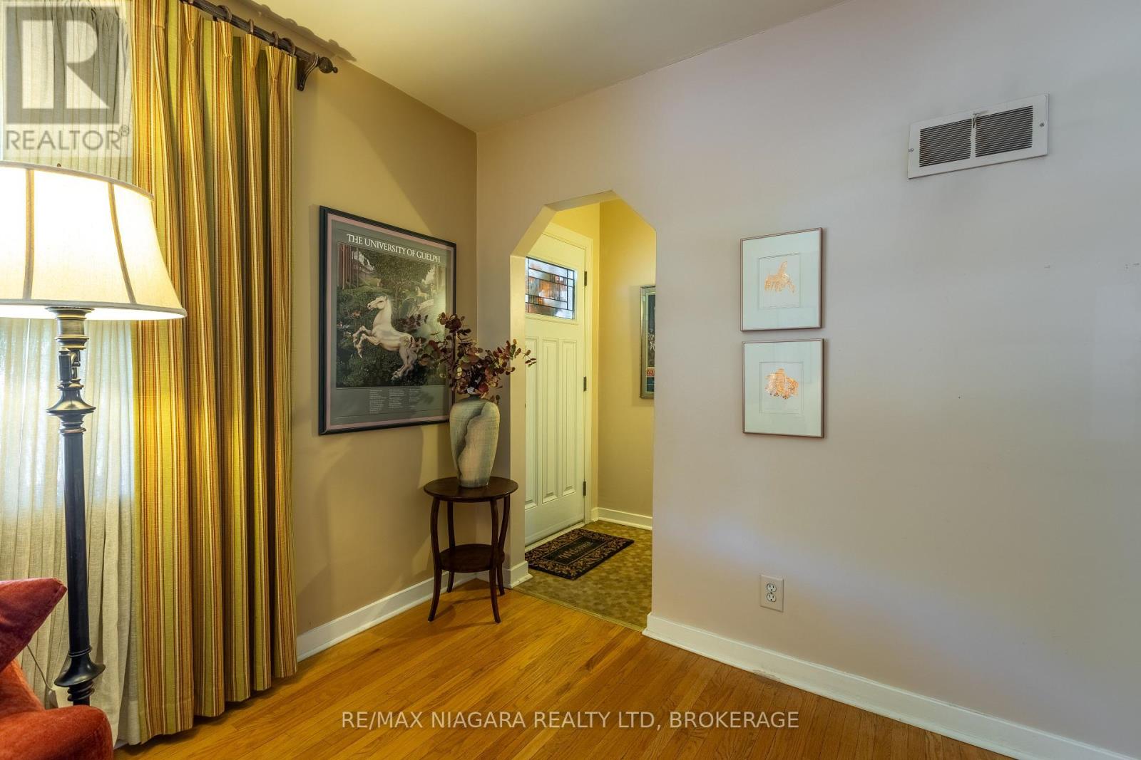 68 Connaught Avenue, Welland (Prince Charles), Ontario  L3C 1G5 - Photo 7 - X12443254