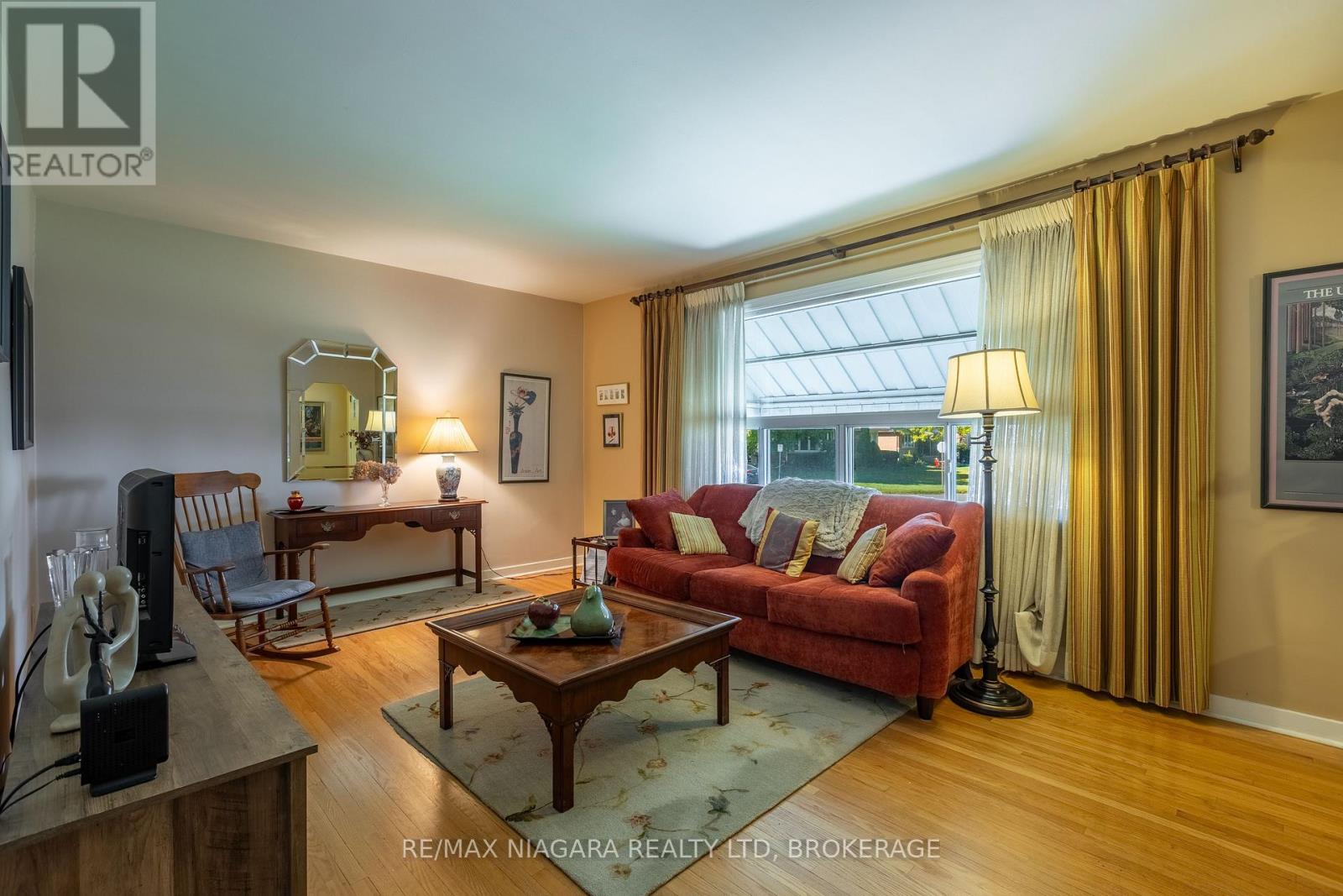 68 Connaught Avenue, Welland (Prince Charles), Ontario  L3C 1G5 - Photo 8 - X12443254