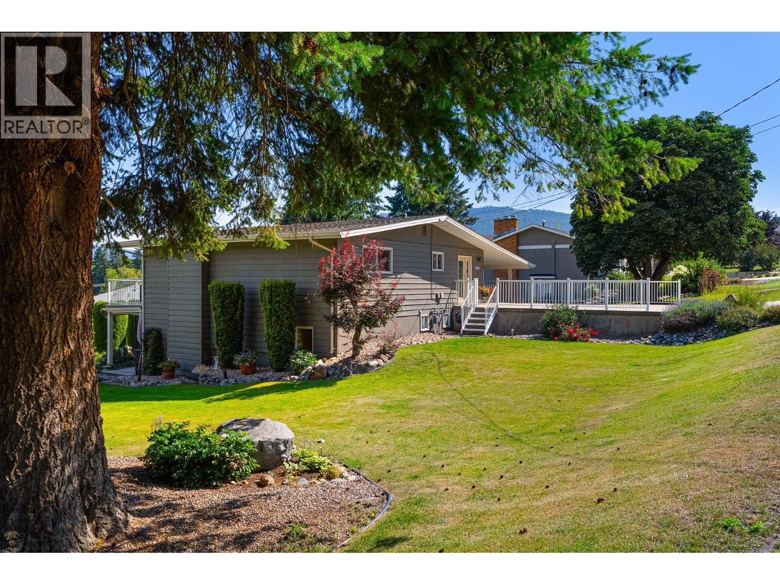 1801 2 Avenue SE, salmon arm, British Columbia