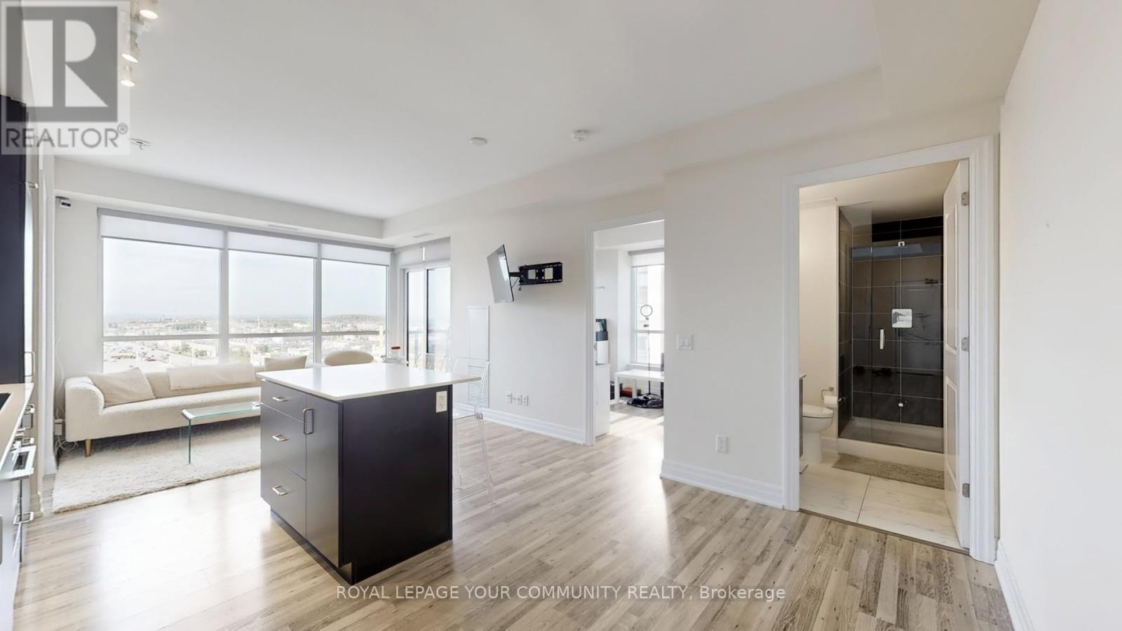 1009 - 9075 Jane Street, Vaughan, Ontario  L4K 0L7 - Photo 2 - N12432642