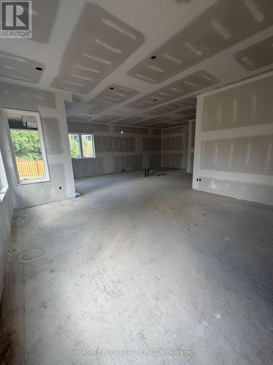 2574 Sharon Crescent, Mississauga (Erindale), Ontario  L5C 1Y8 - Photo 5 - W12428984