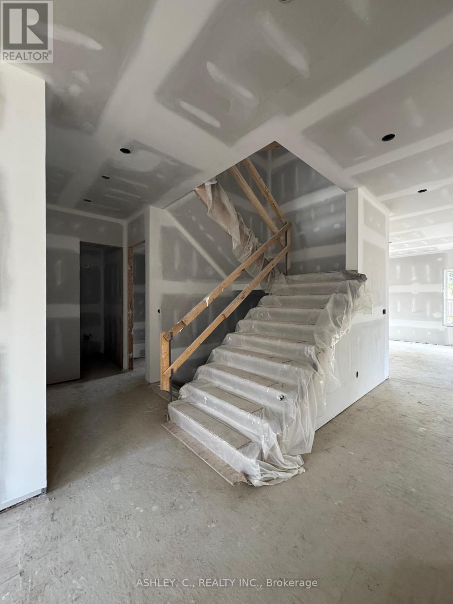 2574 Sharon Crescent, Mississauga (Erindale), Ontario  L5C 1Y8 - Photo 12 - W12428984