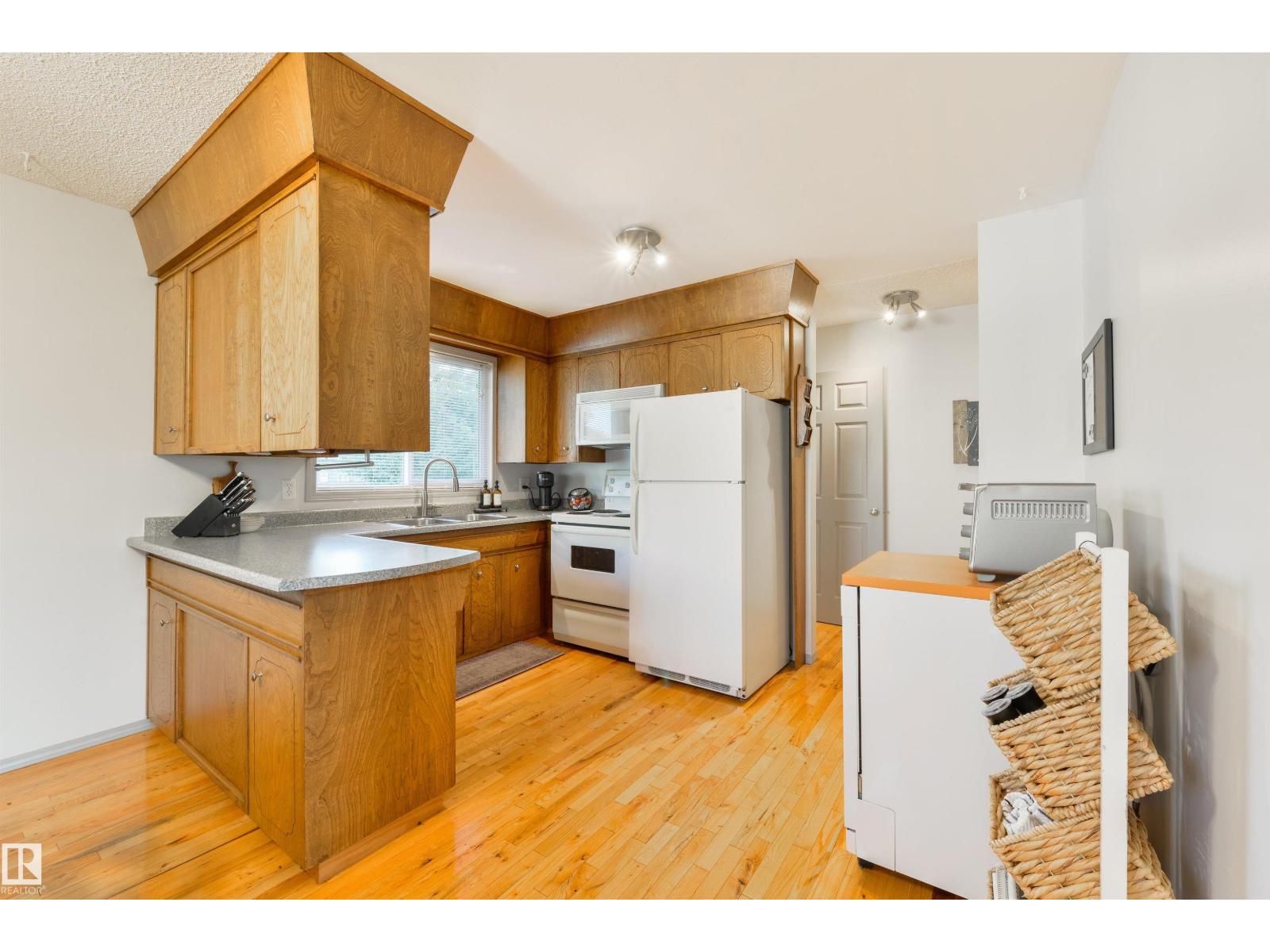 10524 35 Av Nw, Edmonton, Alberta  T6H 4Z5 - Photo 8 - E4460667