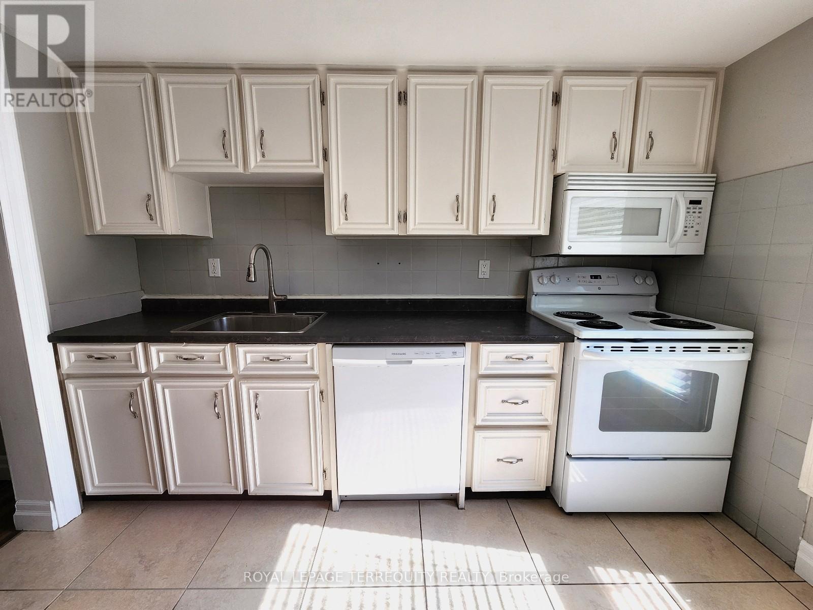 65 - 703 Burnhamthorpe Road, Toronto, Ontario  M9C 2Z6 - Photo 10 - W12443162
