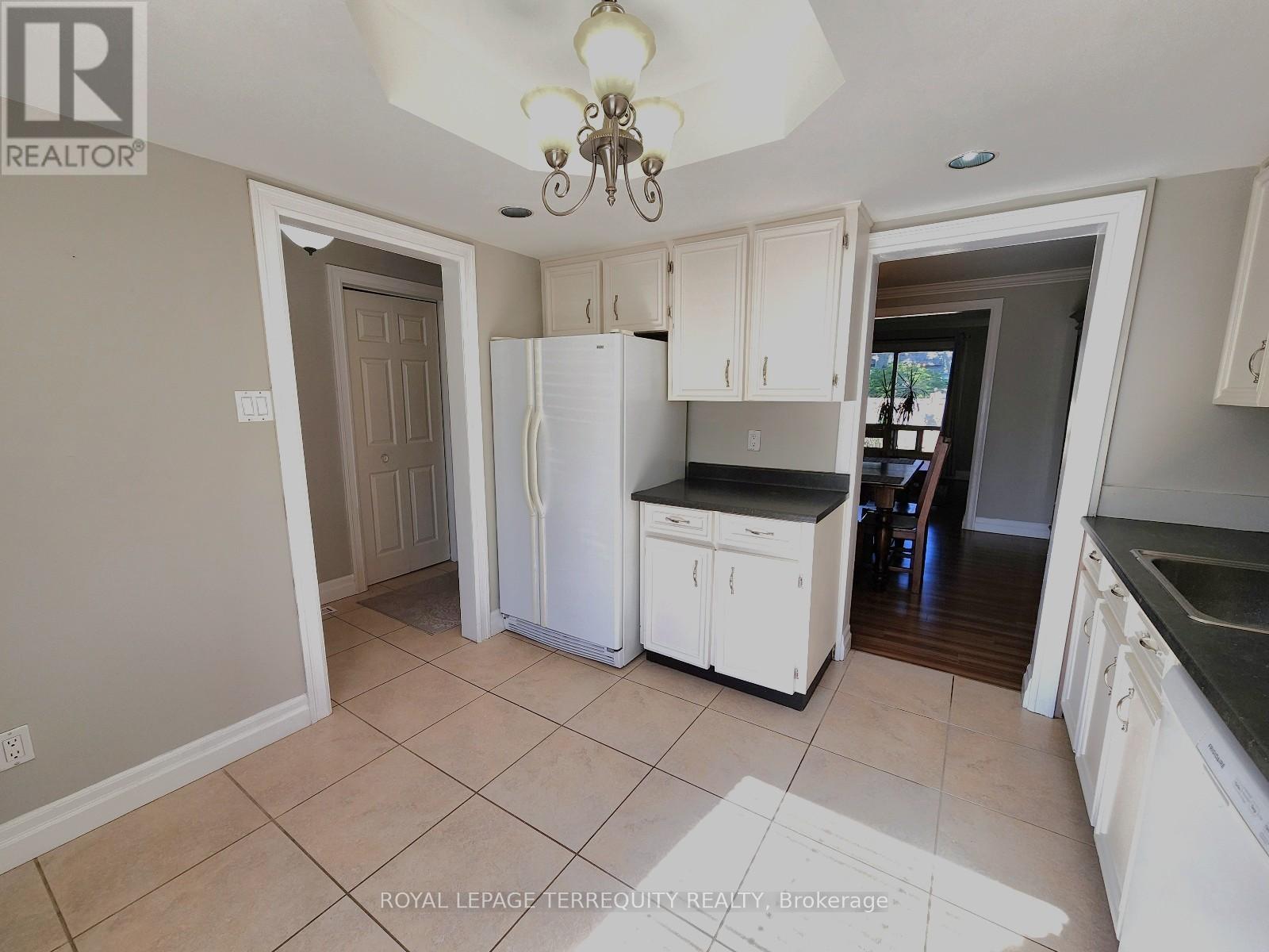 65 - 703 Burnhamthorpe Road, Toronto, Ontario  M9C 2Z6 - Photo 11 - W12443162