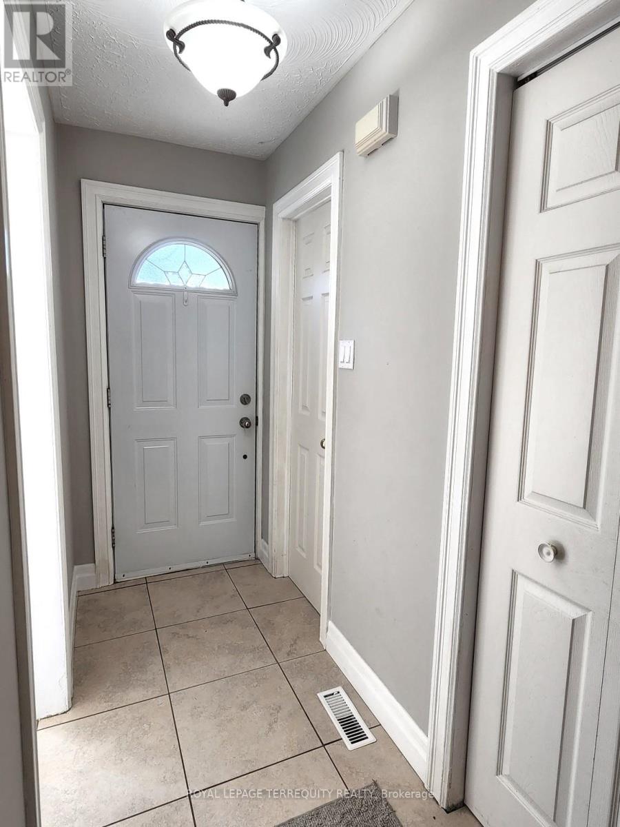 65 - 703 Burnhamthorpe Road, Toronto, Ontario  M9C 2Z6 - Photo 3 - W12443162