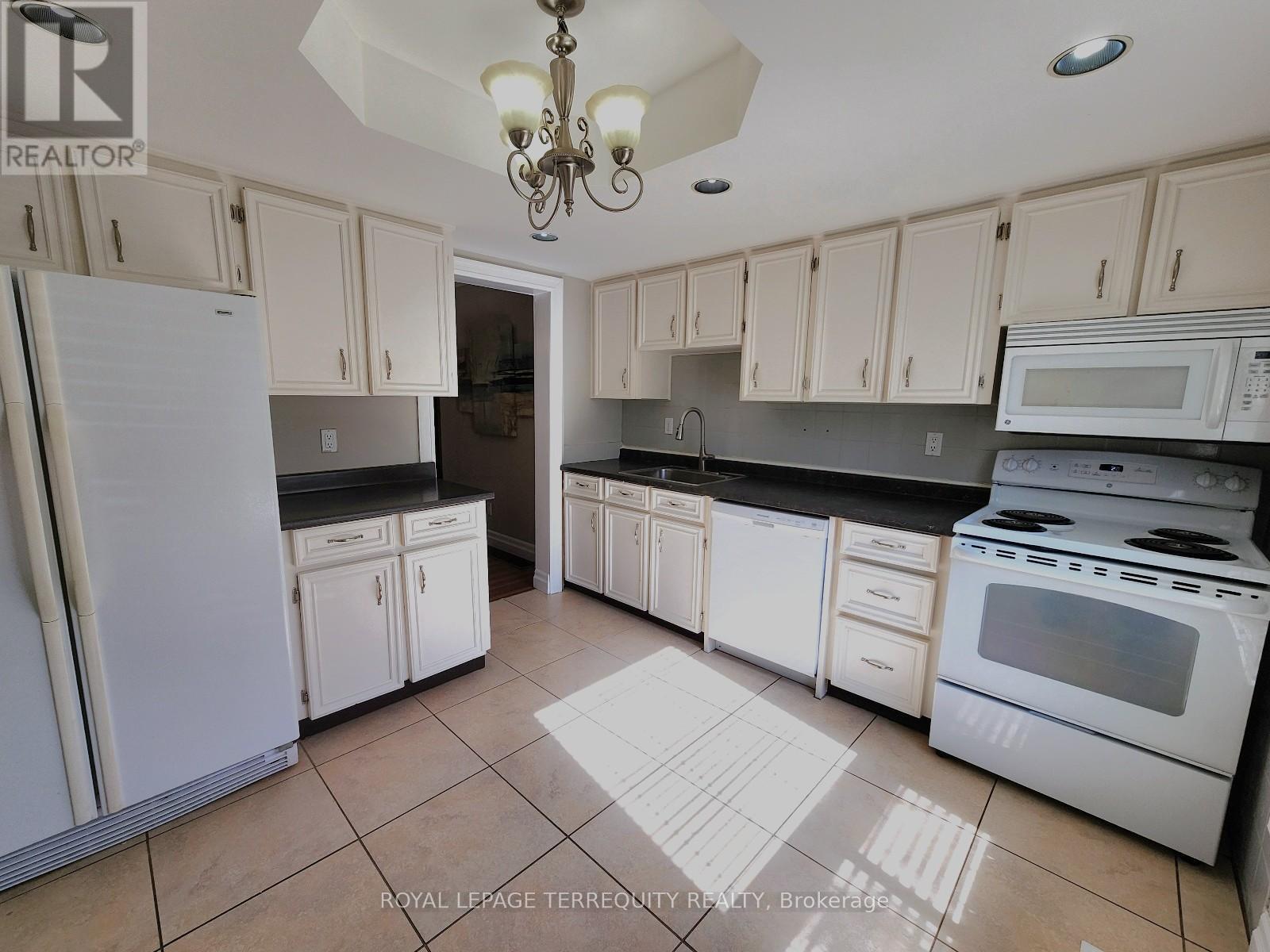 65 - 703 Burnhamthorpe Road, Toronto, Ontario  M9C 2Z6 - Photo 9 - W12443162