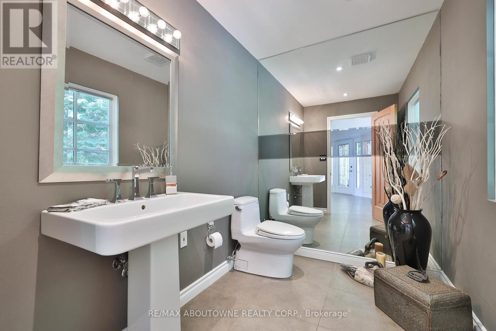 1270 1 Side Road, Burlington, Ontario  L7P 0R9 - Photo 17 - W12443193