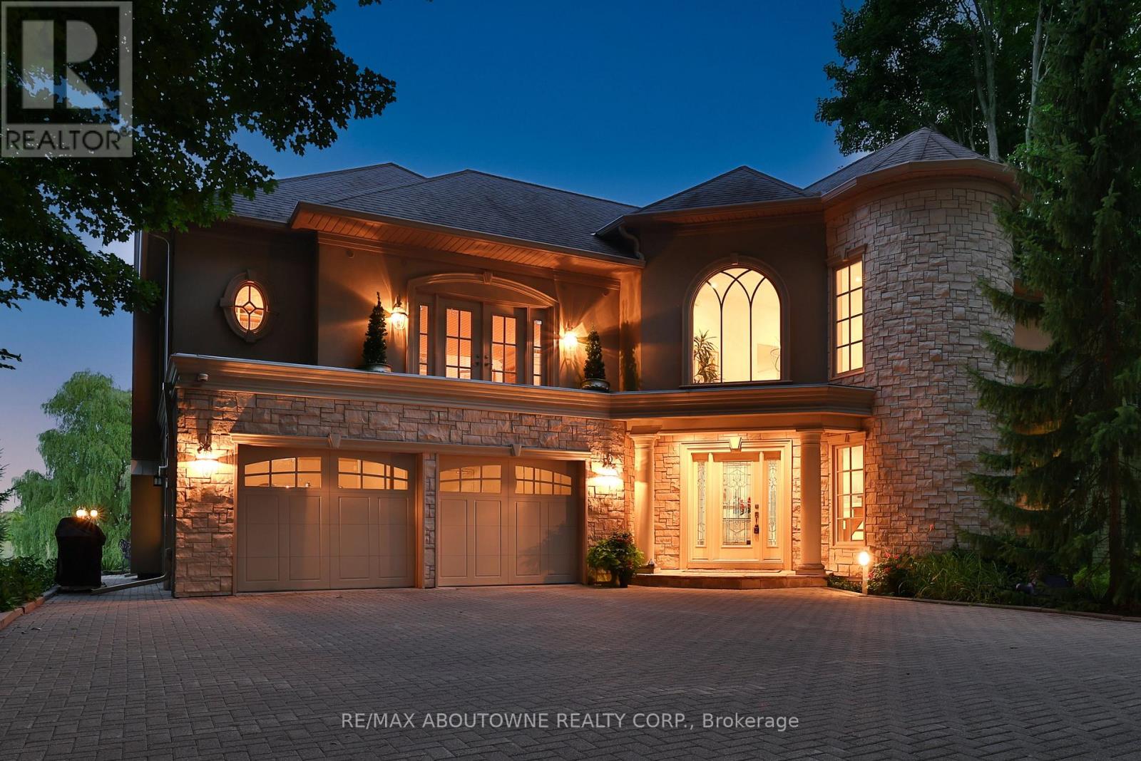 1270 1 Side Road, Burlington, Ontario  L7P 0R9 - Photo 2 - W12443193