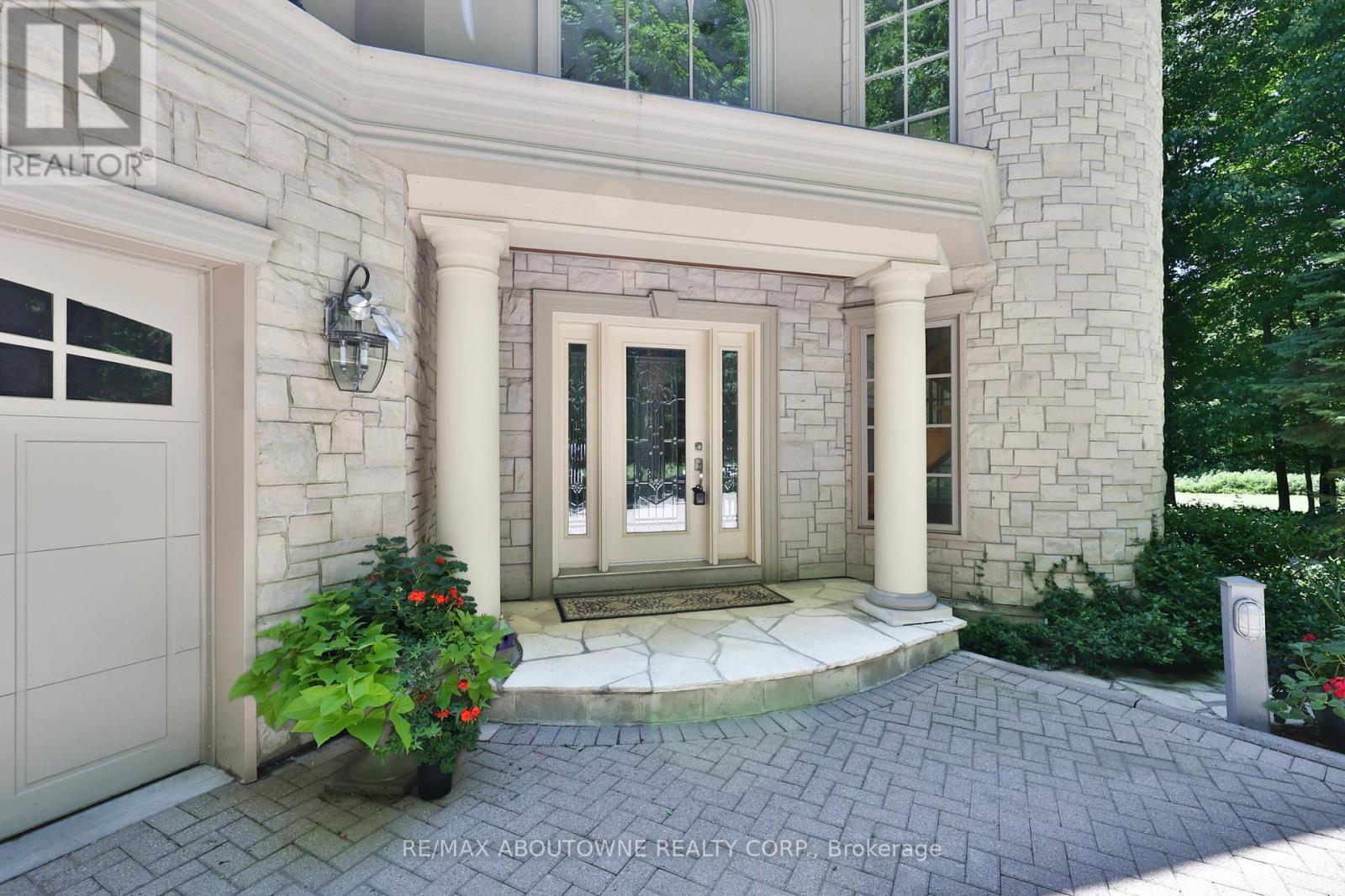 1270 1 Side Road, Burlington, Ontario  L7P 0R9 - Photo 4 - W12443193