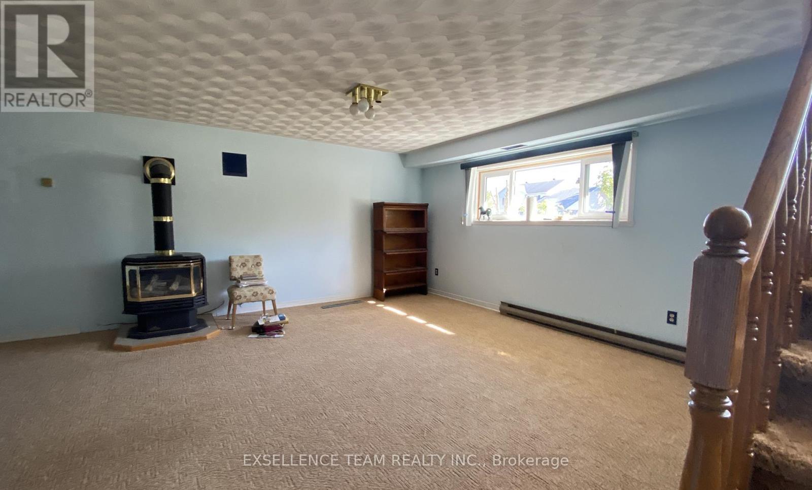 89 St Lawrence Street, South Stormont, Ontario  K0C 1M0 - Photo 2 - X12443267