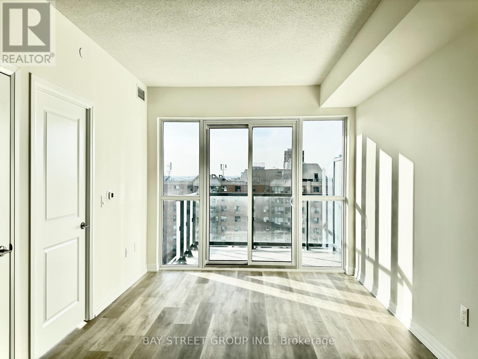 907 - 15 Watergarden Drive, Mississauga, Ontario  L5R 0H4 - Photo 4 - W12439946