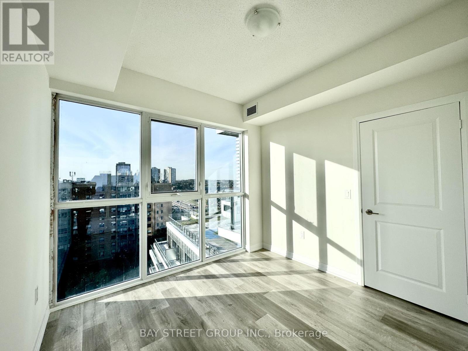 907 - 15 Watergarden Drive, Mississauga, Ontario  L5R 0H4 - Photo 5 - W12439946