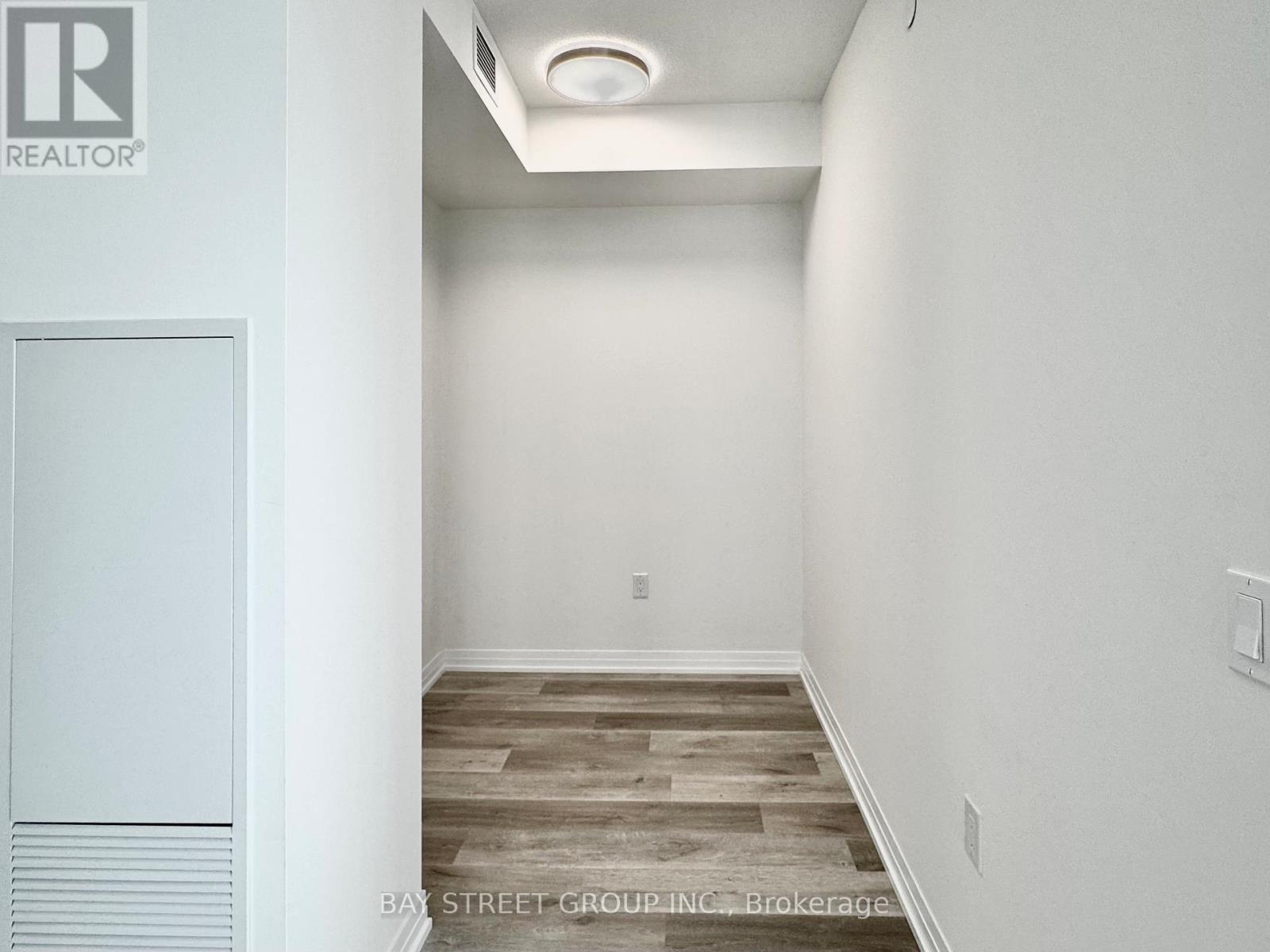 907 - 15 Watergarden Drive, Mississauga, Ontario  L5R 0H4 - Photo 6 - W12439946