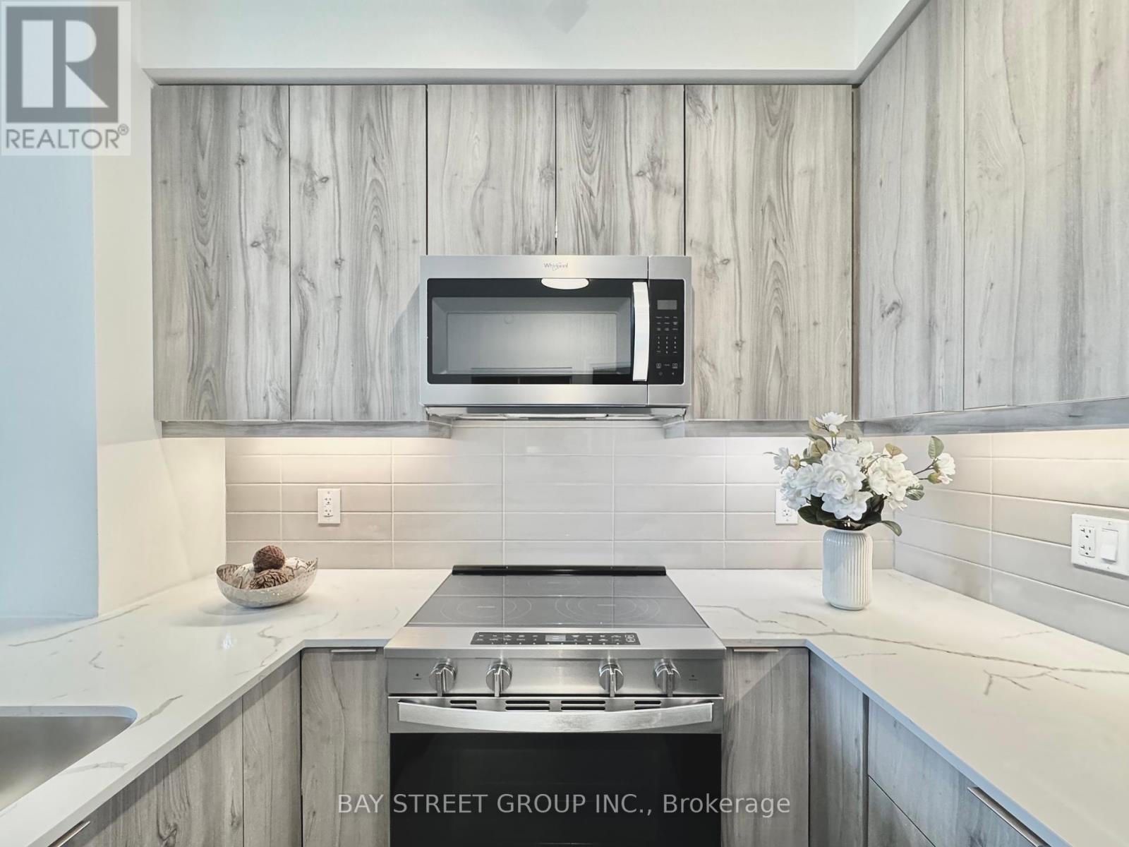 907 - 15 Watergarden Drive, Mississauga, Ontario  L5R 0H4 - Photo 3 - W12439946
