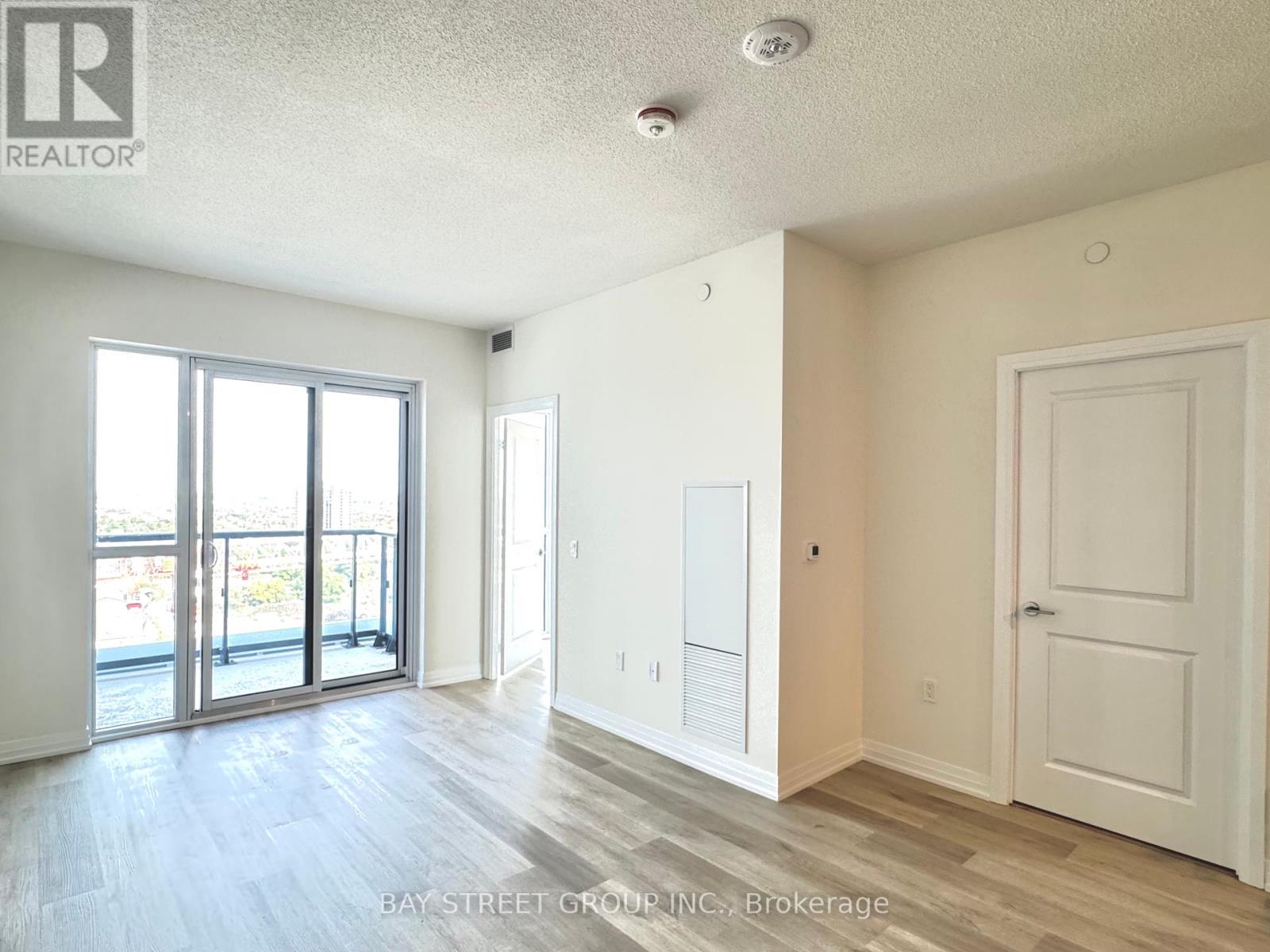 1510 - 15 Watergarden Drive, Mississauga, Ontario  L5R 0H4 - Photo 4 - W12441925