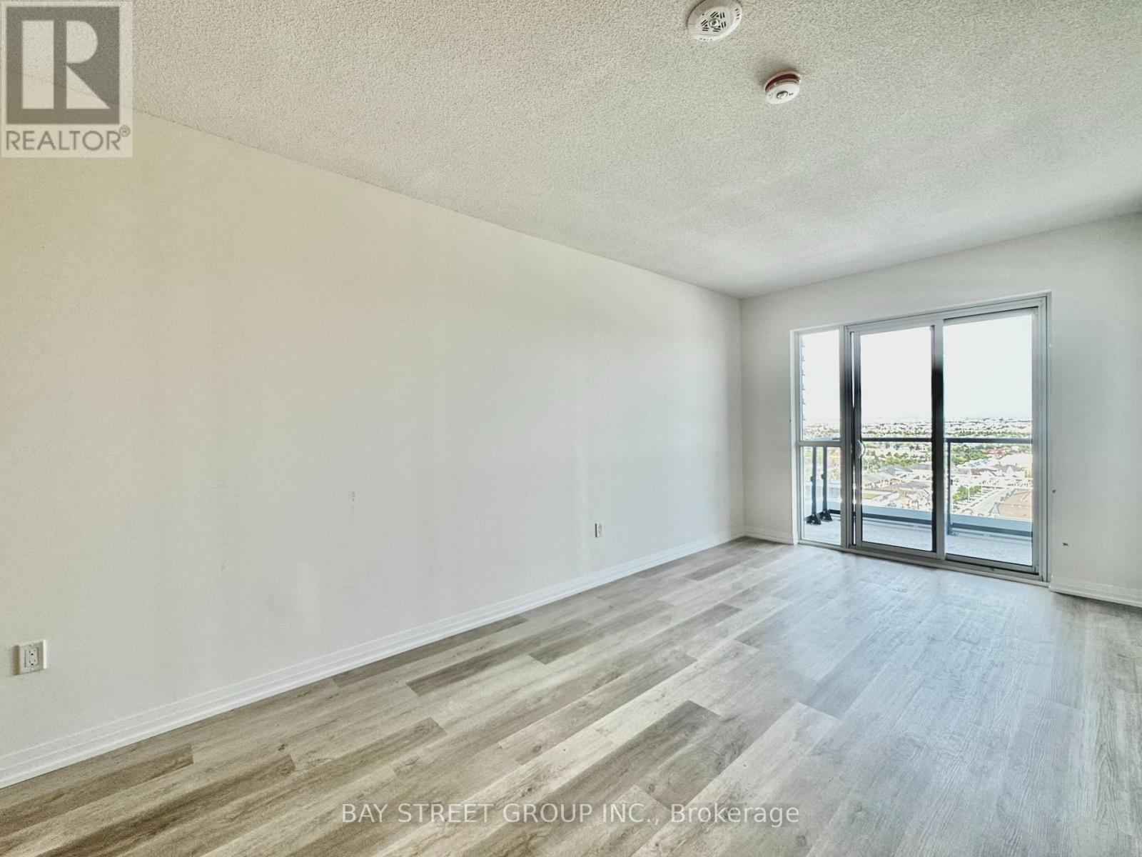 1510 - 15 Watergarden Drive, Mississauga, Ontario  L5R 0H4 - Photo 3 - W12441925