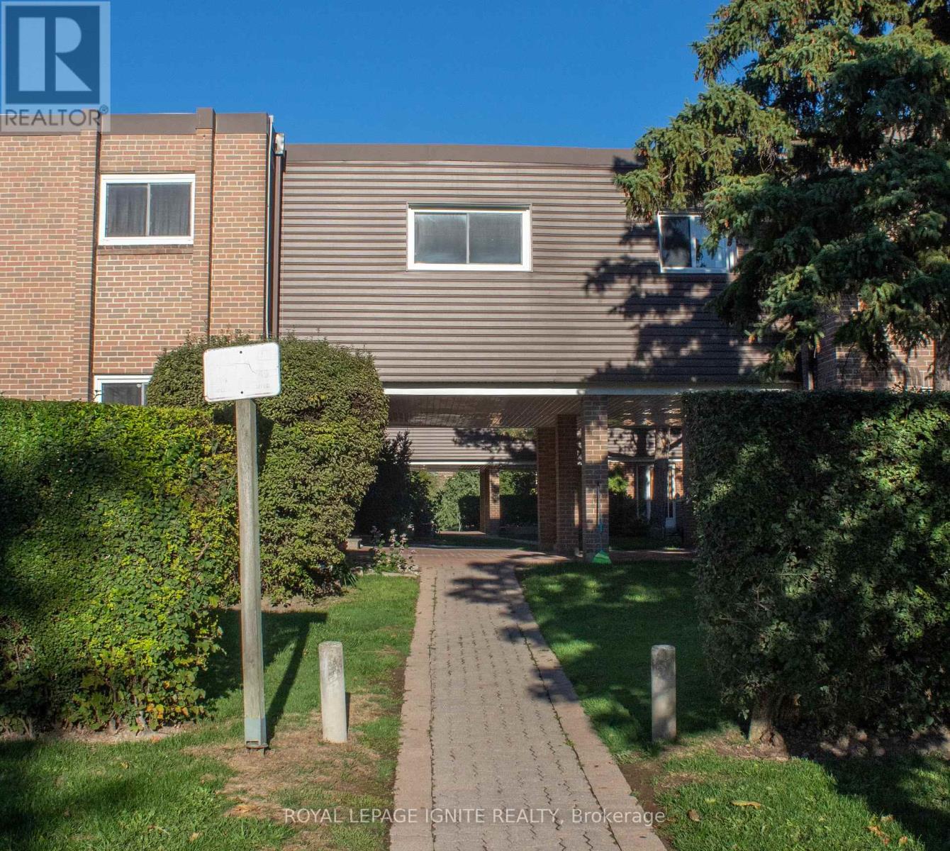 32 - 23 Tealham Drive, Toronto (West Humber-Clairville), Ontario  M9V 3T5 - Photo 1 - W12442641