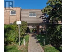 32 - 23 TEALHAM DRIVE, Toronto, Ontario