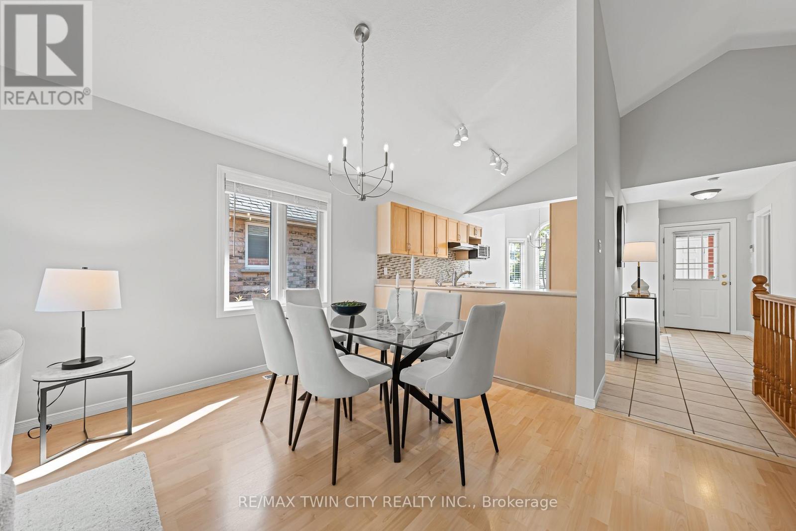 432 Sandbanks Crescent, Waterloo, Ontario  N2V 2J1 - Photo 10 - X12443137